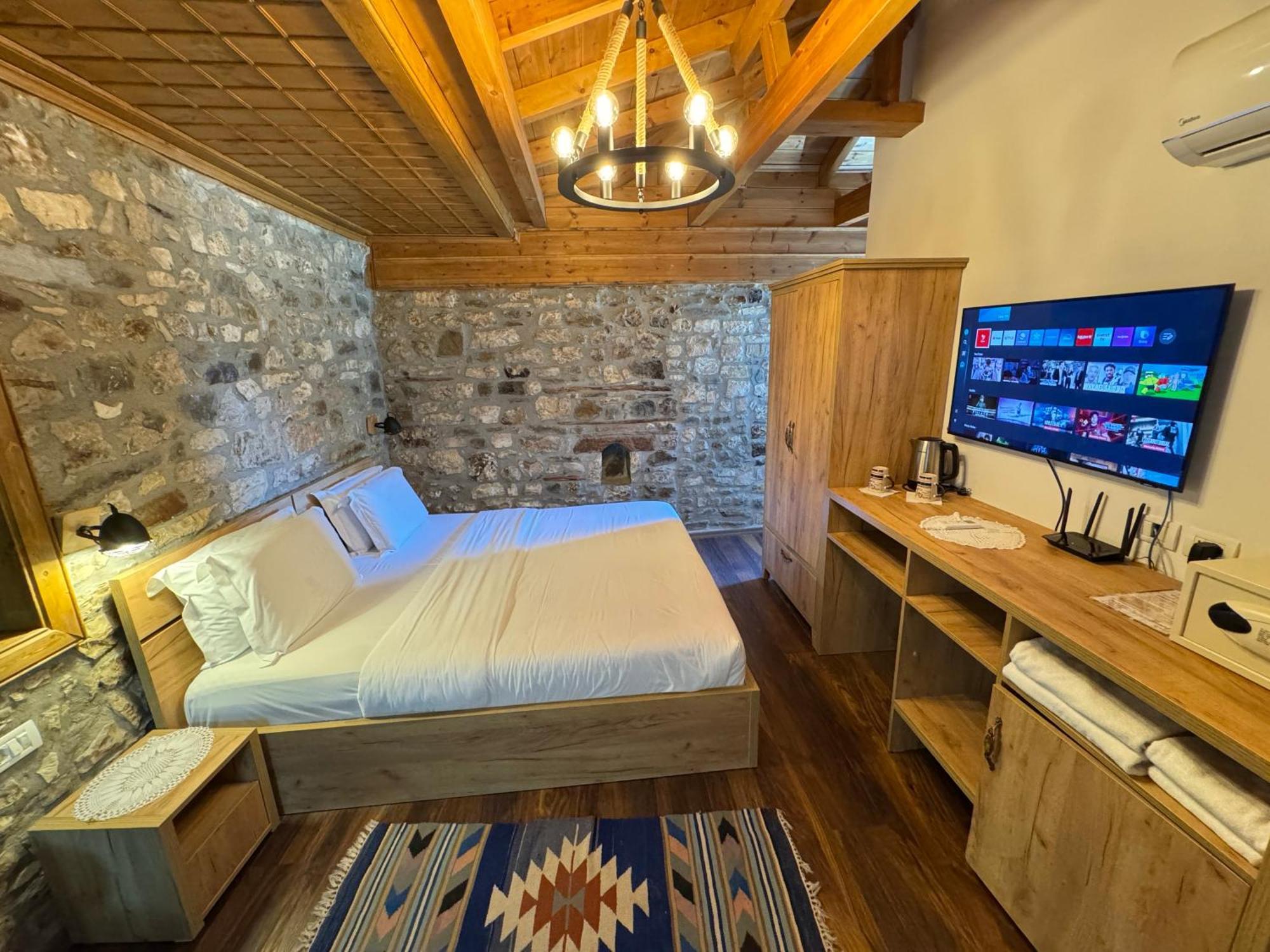 Hotel Ansel Berat Exterior foto